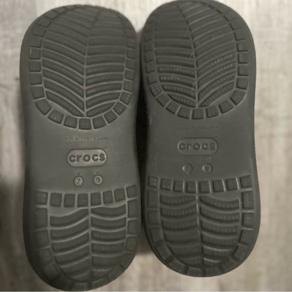 Crocs Black Platform Clogs size 9W/7M like new - Picture 9 of 10